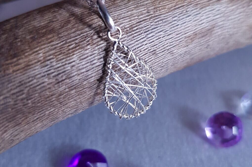 Silver Wire Teardrop Necklace