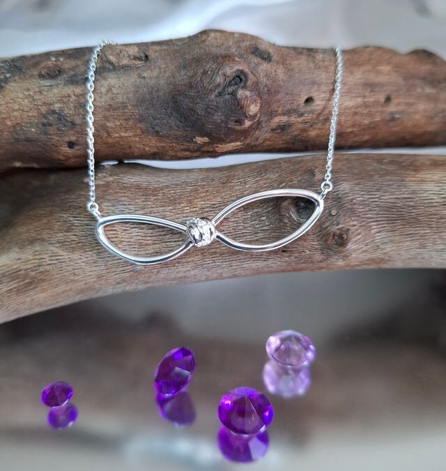 Bow Silver Necklace