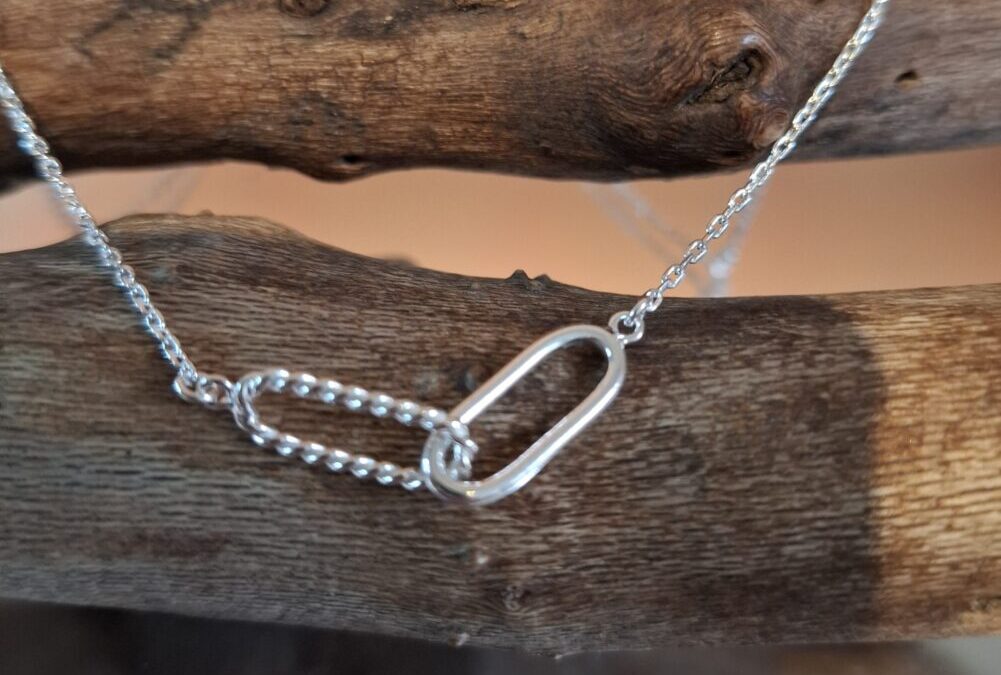 Paper Chain Design Silver Necklace